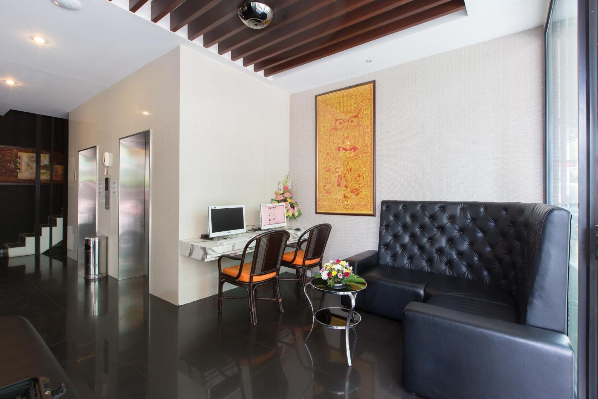 Hemingways Silk Hotel Patong Bagian luar foto